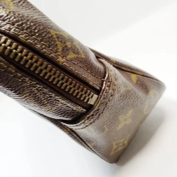 Authentic Louis Vuitton Cosmetic Pouch Trousse Toilette 28 Monogram mn388-021426